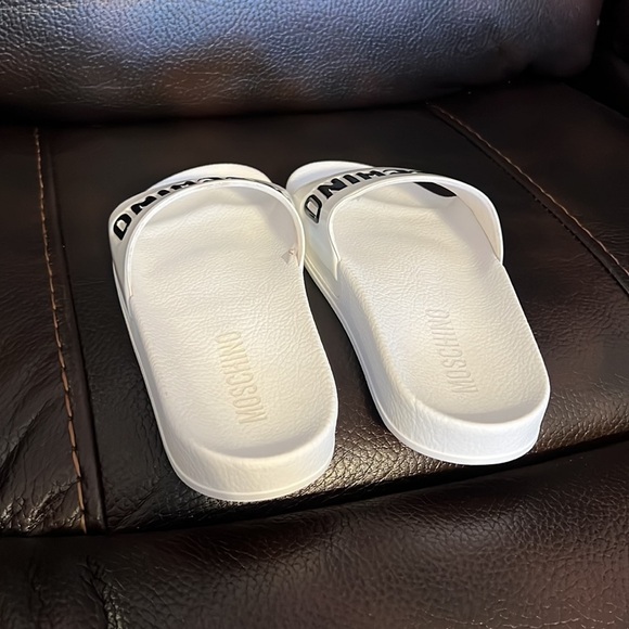 FINAL DROP/Sale!!  Moschino logo rubber slides NWB - Picture 8 of 9